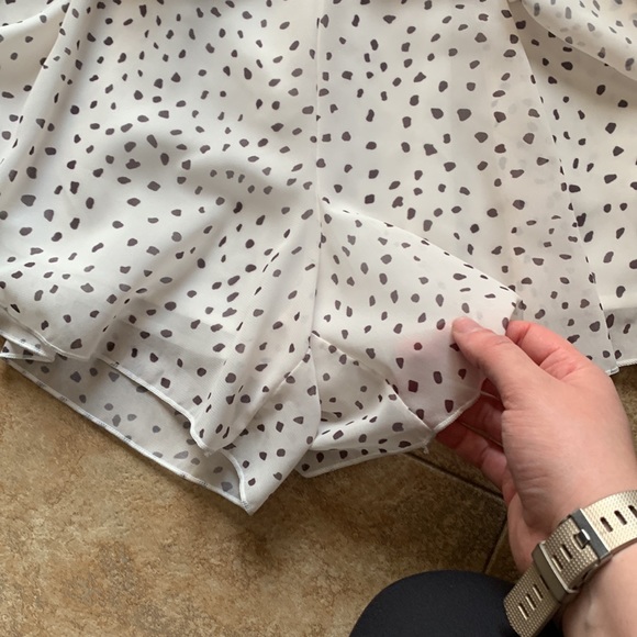 🎉Host Pick🎉 Spotted, Tie-Waist Romper - Picture 4 of 12